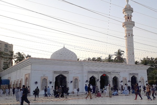 mosques in Gulshan e Iqbal