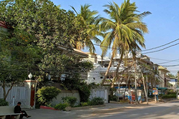 A family-friendly residential street in Gulshan-e-Iqbal, Karachi.