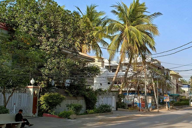 A family-friendly residential street in Gulshan-e-Iqbal, Karachi.